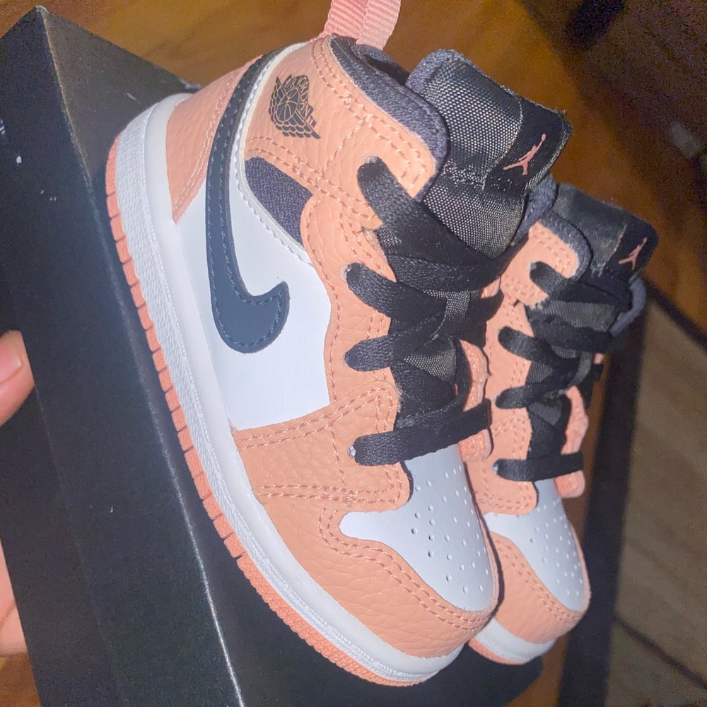 Jordan 1 pink quartz